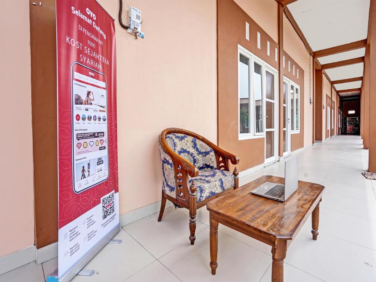 Oyo 92006 Kost Sejahtera Syariah Hotell Sidoarjo Exteriör bild