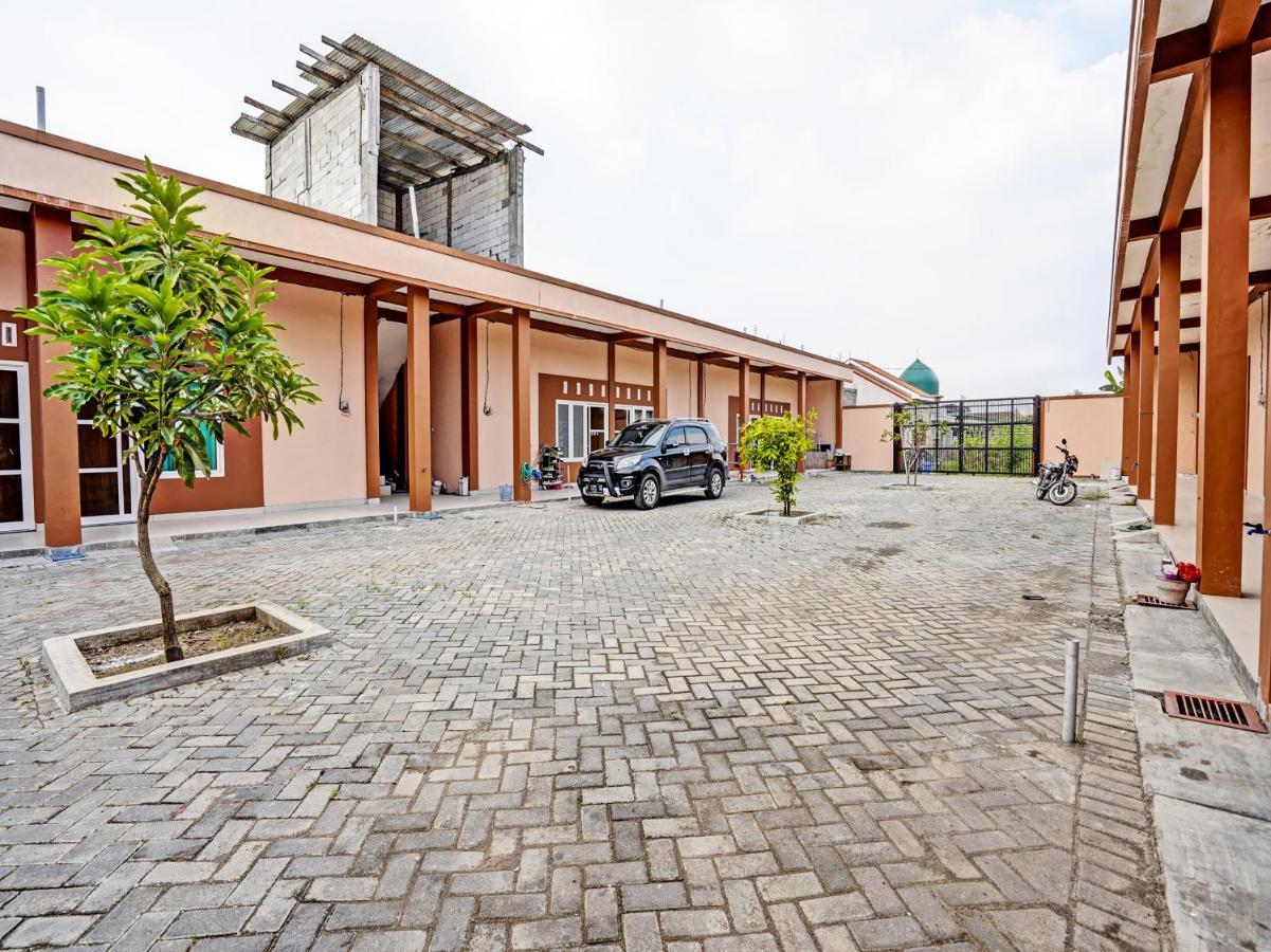 Oyo 92006 Kost Sejahtera Syariah Hotell Sidoarjo Exteriör bild