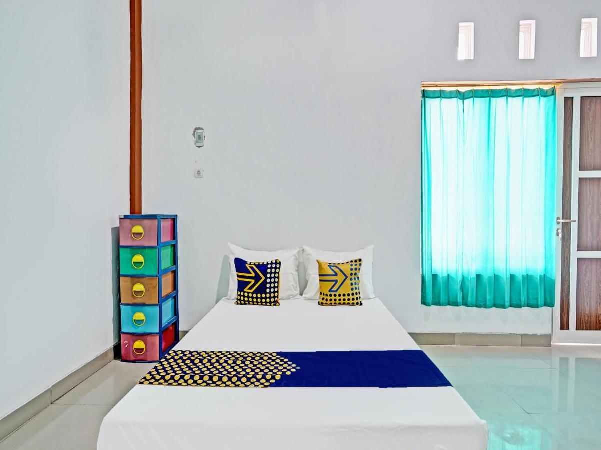 Oyo 92006 Kost Sejahtera Syariah Hotell Sidoarjo Exteriör bild