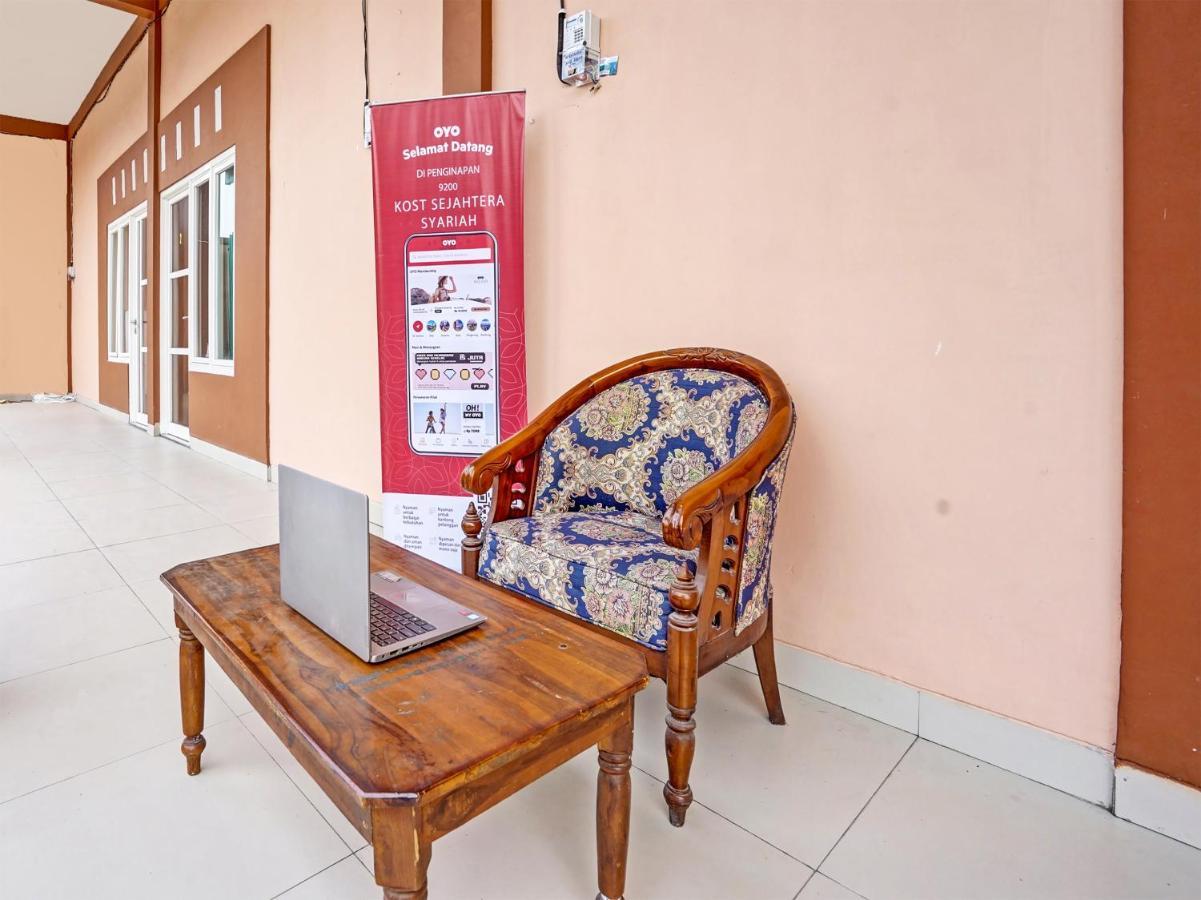 Oyo 92006 Kost Sejahtera Syariah Hotell Sidoarjo Exteriör bild