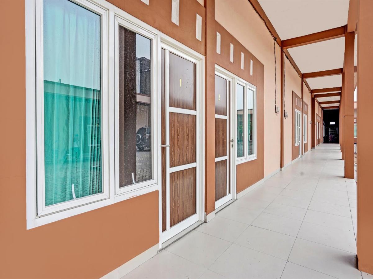 Oyo 92006 Kost Sejahtera Syariah Hotell Sidoarjo Exteriör bild