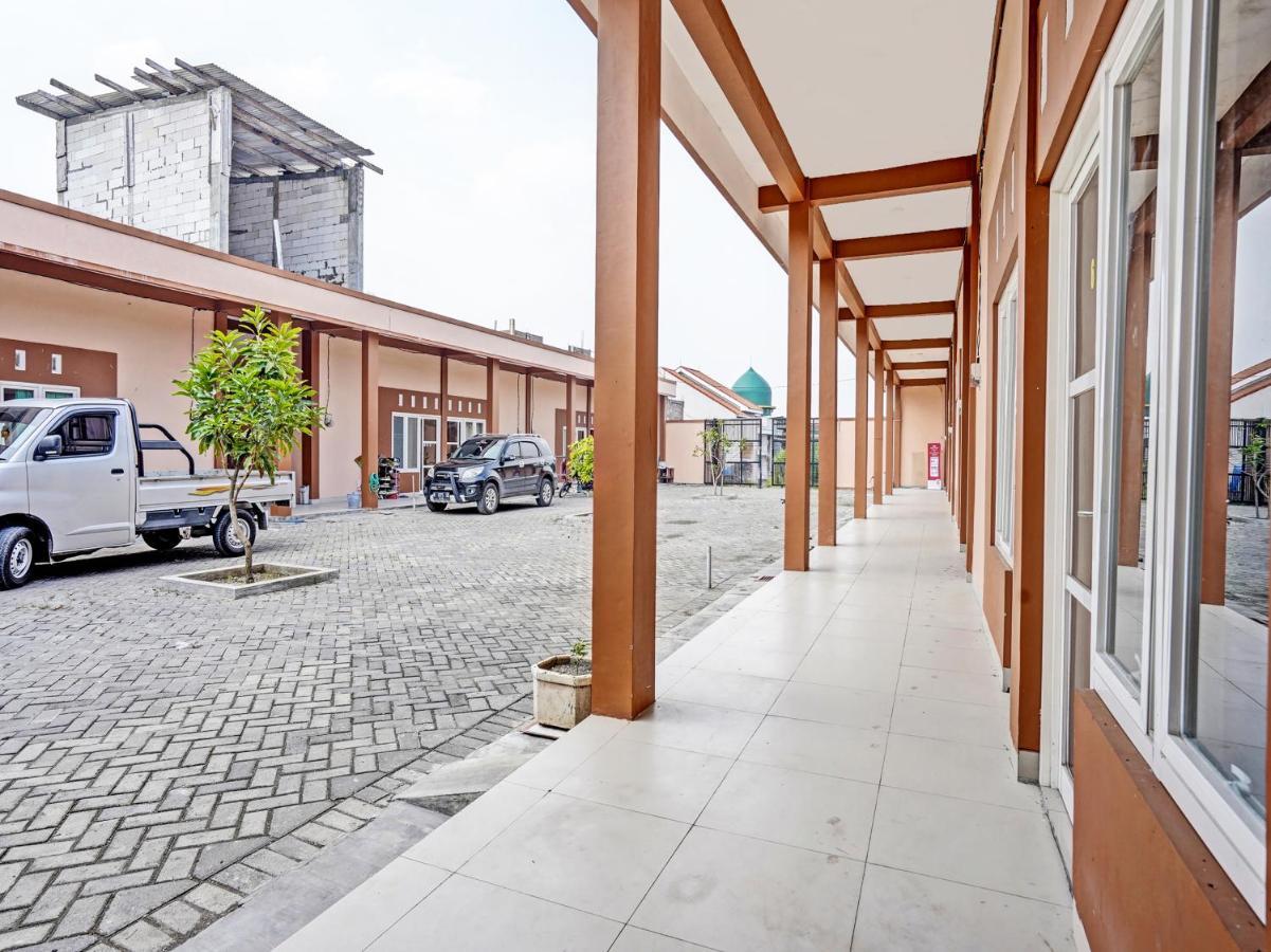 Oyo 92006 Kost Sejahtera Syariah Hotell Sidoarjo Exteriör bild